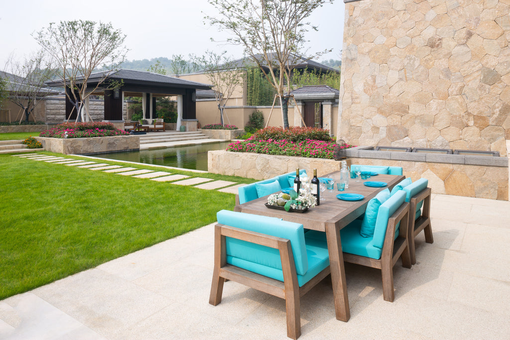 4 Tips for Cleaning and Maintaining Outdoor Dining Sets